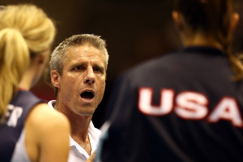 Ex-jogador, Karch Kiraly consegue medalha inédita no vôlei pelos EUA