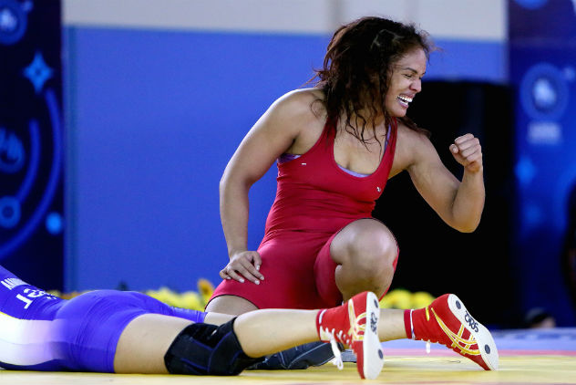 Aline Silva vence japonesa e vai às quartas de final na luta livre