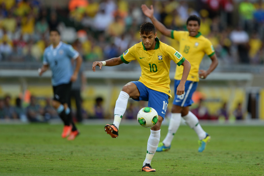 Futebol, futebol, futebol. E futebol.