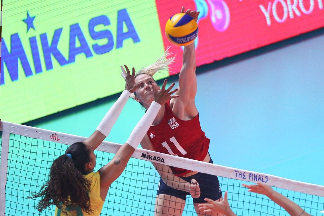 Seleção feminina de vôlei bate República Dominicana no tiebreak e vence 2ª  em Tóquio