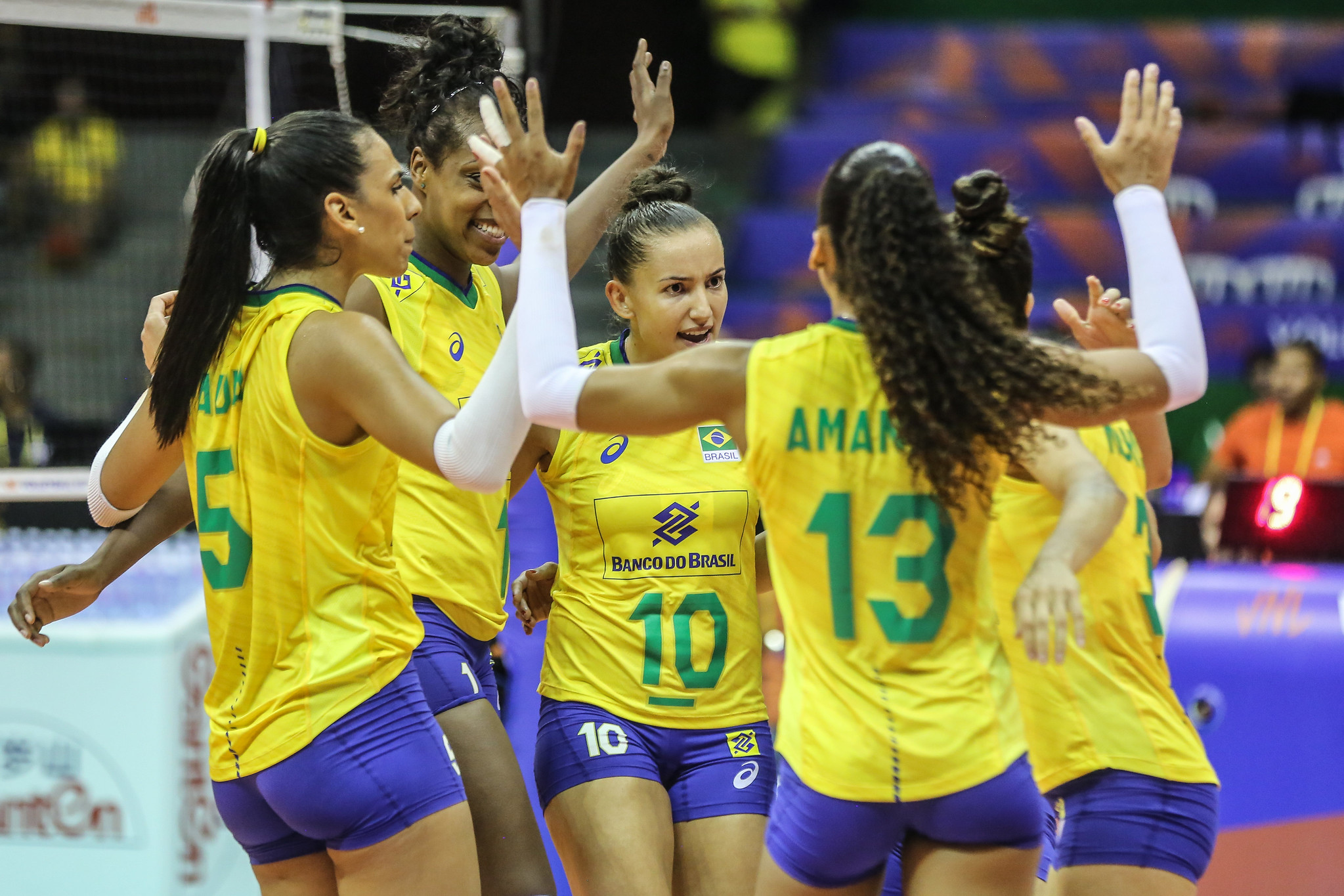 Seleção brasileira feminina de vôlei estreia com vitória sobre a China