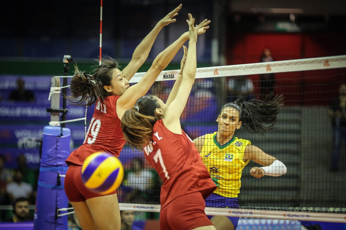 China abre mundial de vôlei feminino com vitória em sets diretos