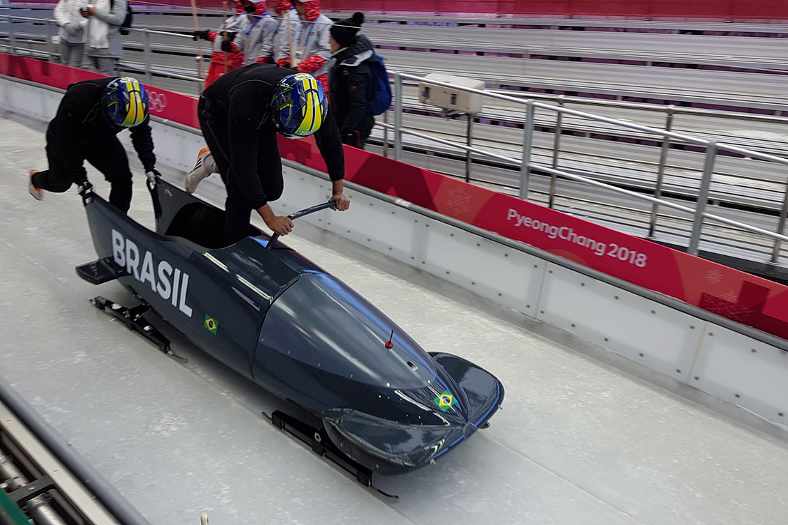 Um robô carregou a tocha dos Jogos Olímpicos de Inverno de 2018 - Giz Brasil
