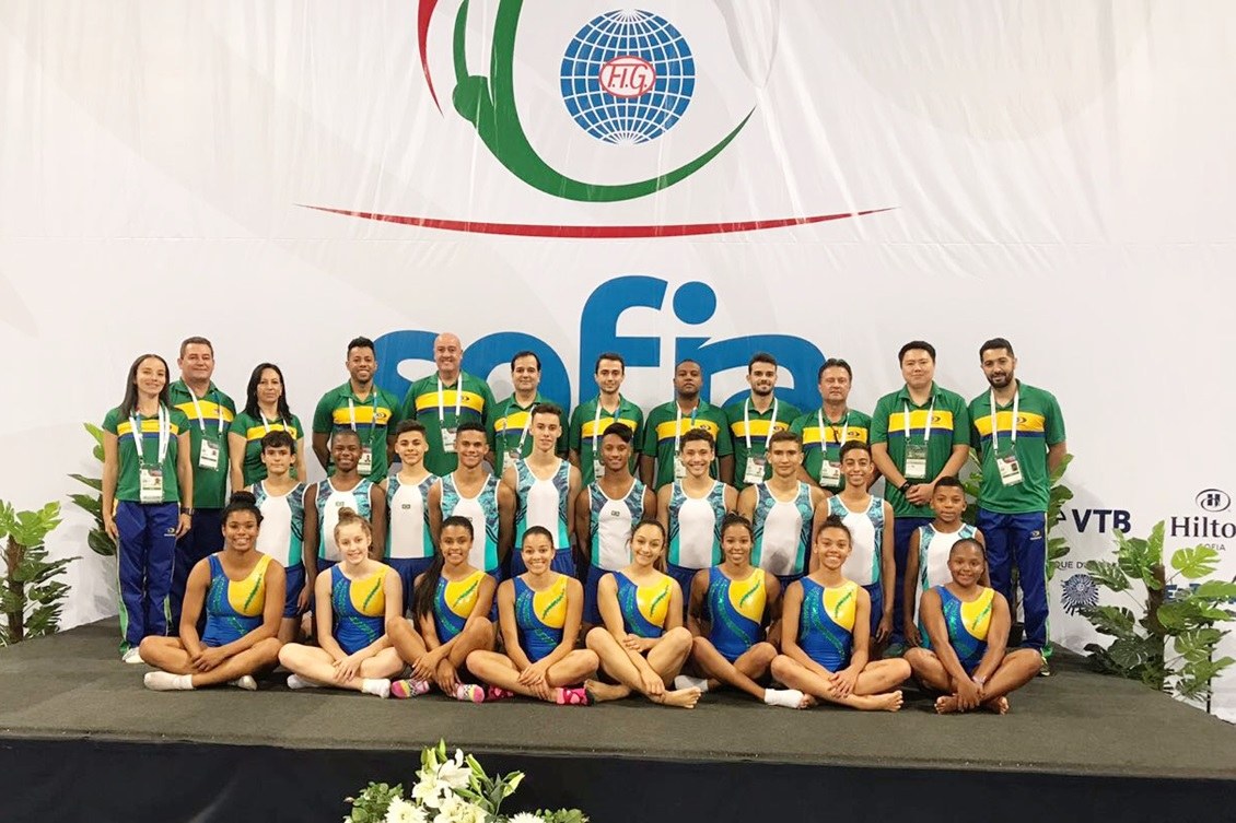 Atletas de Contagem disputam Campeonato Mundial de Ginástica de Trampolim