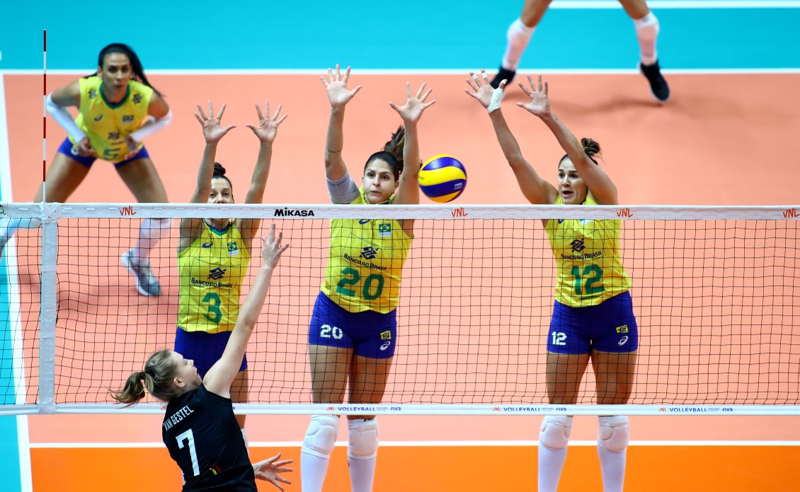 Brasil vira contra a Bélgica e avança no Mundial de vôlei feminino -  Superesportes