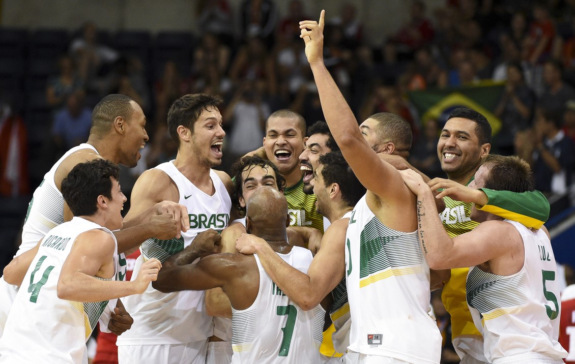 Basquete masculino vence no primeiro jogo da fase classificatória