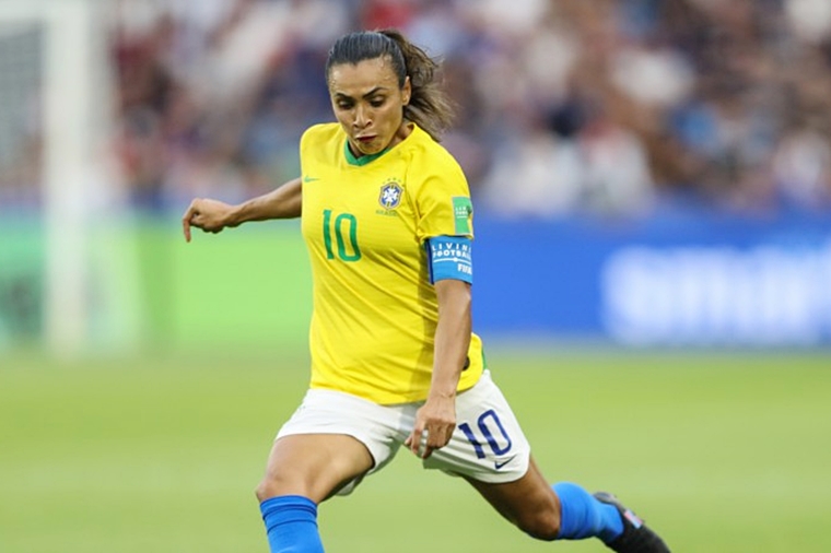 Brasil perde para a França na prorrogação e se despede da Copa do