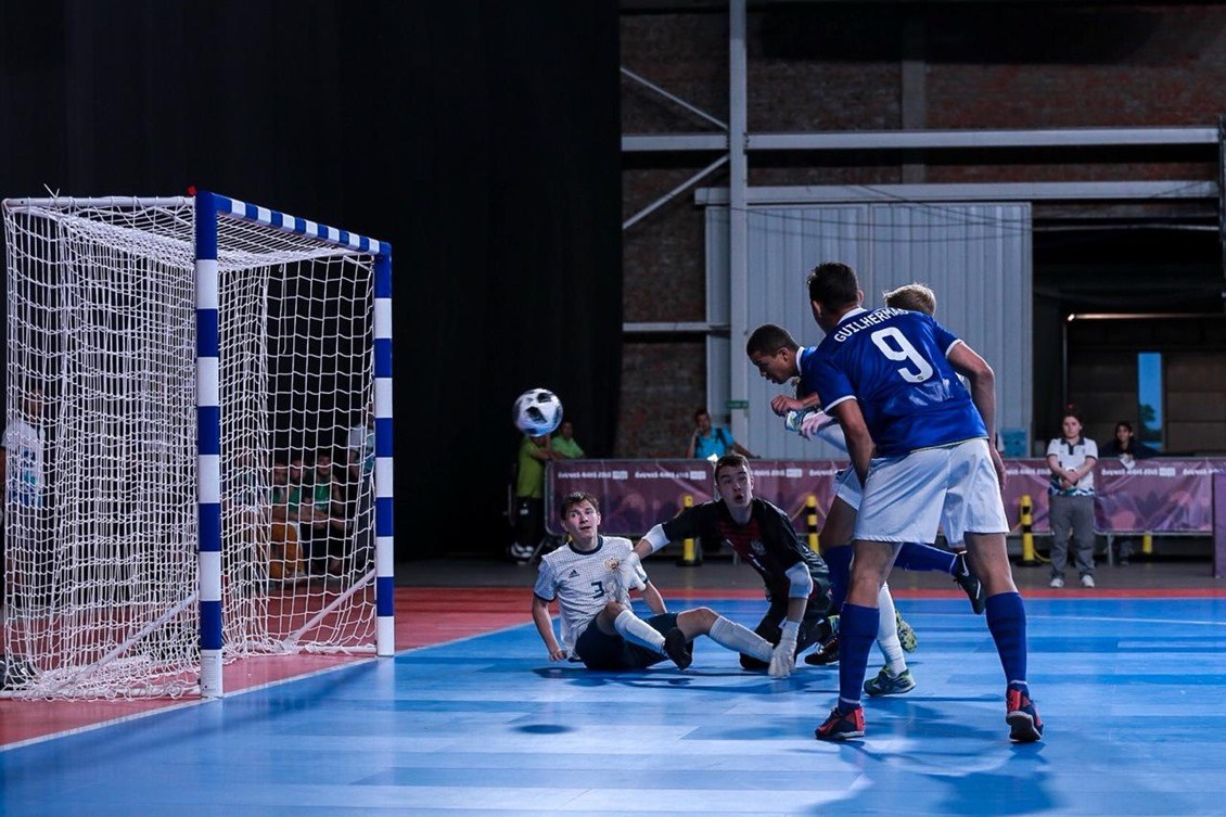 Jogador faz golaço de calcanhar no campeonato russo; veja o vídeo, futsal