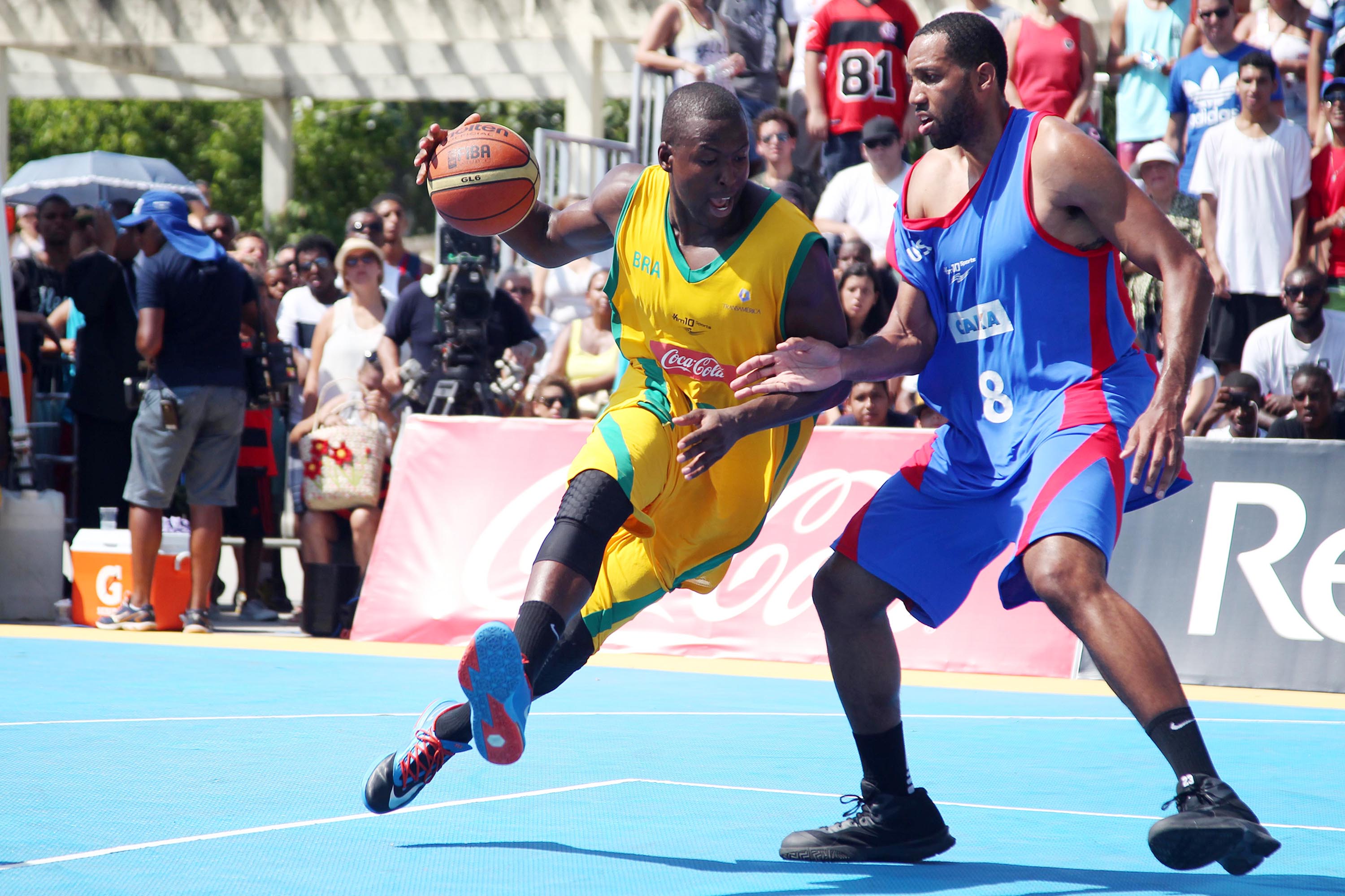 Pessoas jogando basquete 3x3 no Ibirapuera - Esportes para se