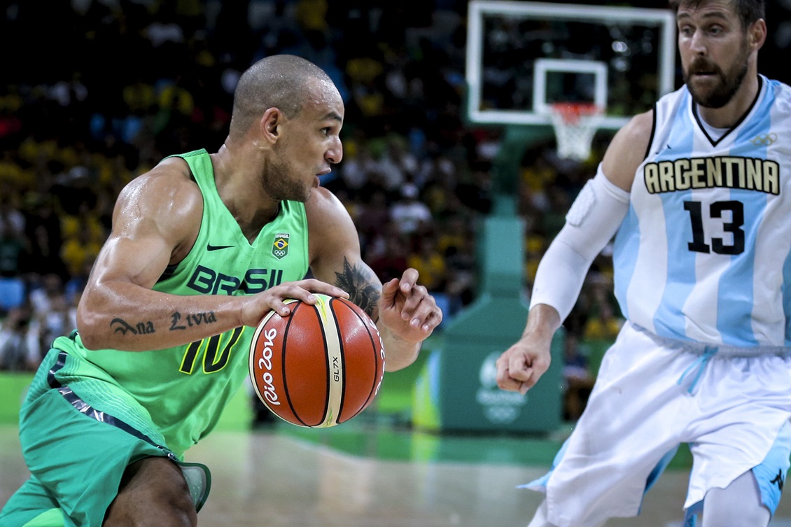 Em jogo de alta tensão, Brasil encara Argentina por sobrevida no basquete -  Olimpíada no Rio