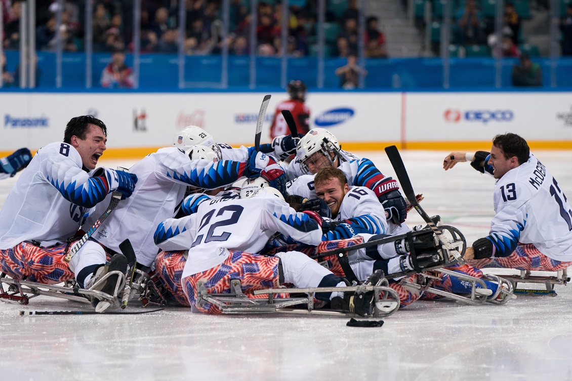 Assistindo a um jogo de Hóquei no Gelo nos EUA – Triunfo Esportes