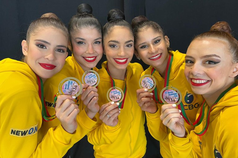 Brasil conquista prata inédita por equipe no Mundial de Ginástica Artística  2023