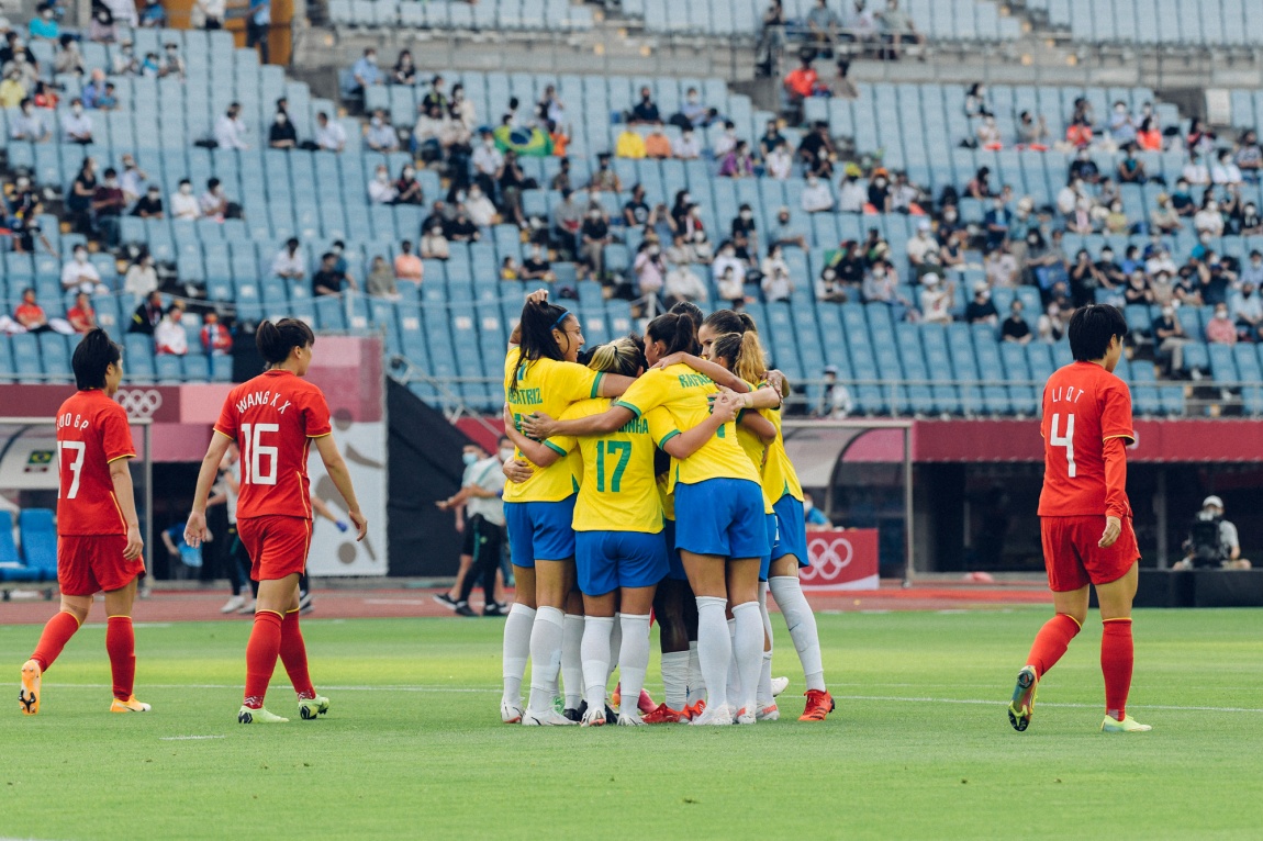 Seleção chinesa de futebol feminino se prepara para o primeiro jogo olímpico  contra Brasil_