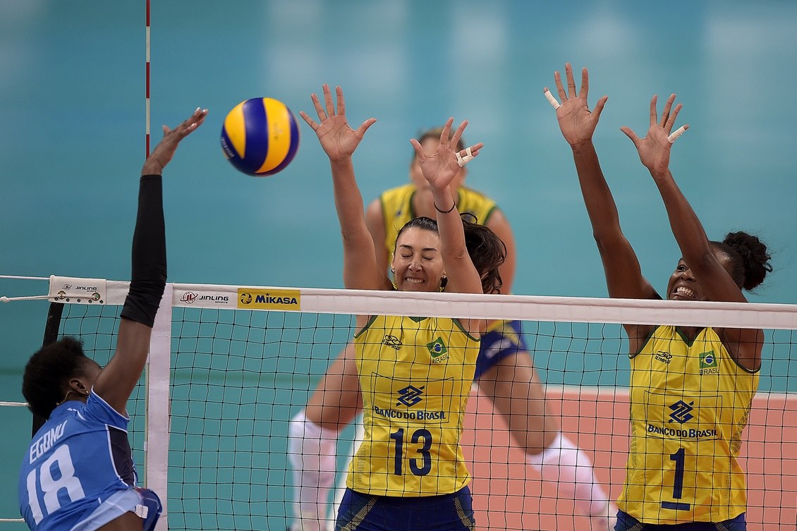 Brasil sofre, mas derrota Itália no tie-break no Mundial de vôlei feminino  