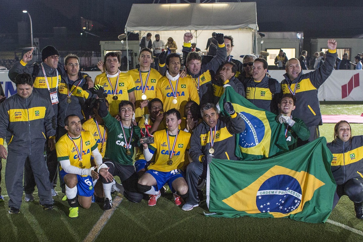 Brasil goleia a França e avança em 1º no futebol de 5 nas Paralimpíadas