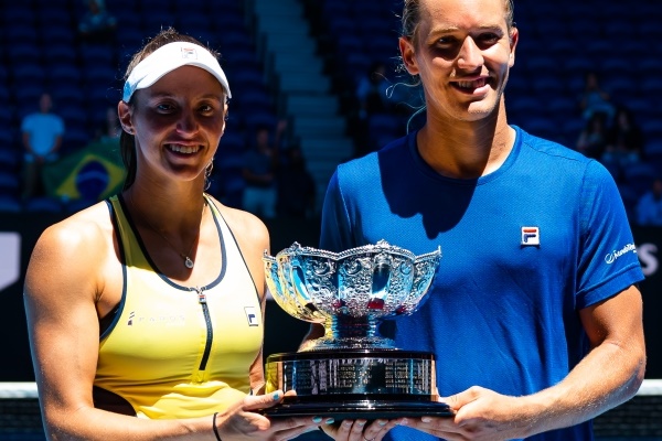 Luisa Stefani e Marcelo Melo são campeões nas duplas em torneios