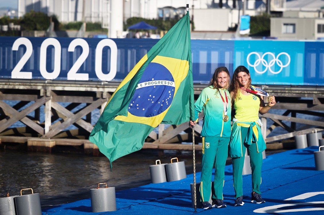 Ouro em Tóquio, Martine Grael e Kahena Kunze fazem história e entram para o  seleto clube dos bicampeões olímpicos do Brasil — Rede do Esporte