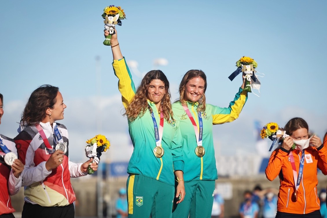 Ouro em Tóquio, Martine Grael e Kahena Kunze fazem história e entram para o  seleto clube dos bicampeões olímpicos do Brasil — Rede do Esporte