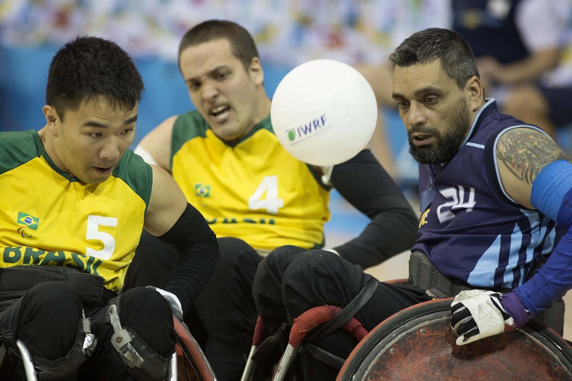 Parecidos? Teste físico aponta diferença entre jogador de rúgbi e atleta de  futebol americano, olympicchannel