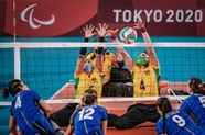 Treinos com leds e bolinhas de tênis viram trunfo em preparação da Seleção  feminina de vôlei sentado para Jogos de Tóquio - CPB