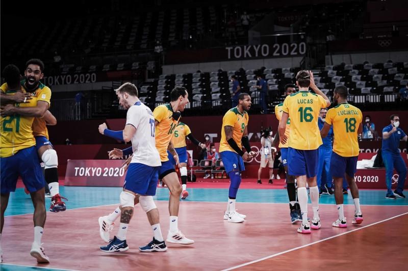 Seleção masculina de vôlei vira na raça, bate a Argentina no tie-break e  segue 100% na Olimpíada de Tóquio - Lance!