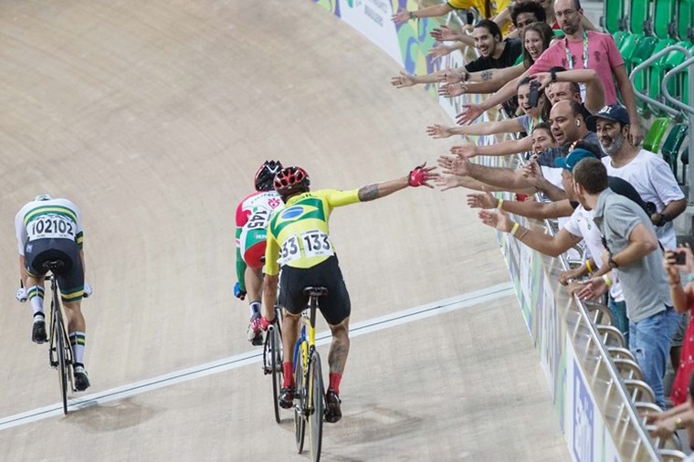 Velódromo do Parque Olímpico recebe atletas do Brasil e do exterior no Rio  Grappiling de luta livre esportiva — Ministério do Esporte